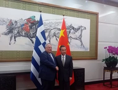 Με τον Κινέζο ΥΠΕΞ συναντήθηκε ο Κοτζιάς στο Πεκίνο (φώτο)